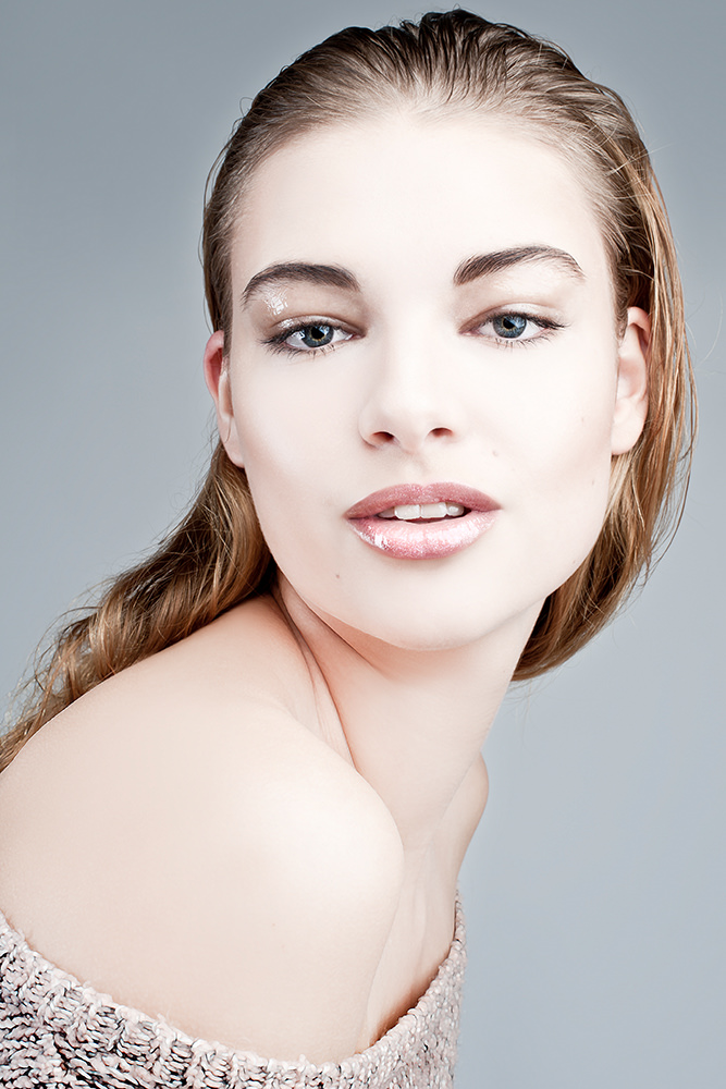 Makeup: Kyra Tazi 2070