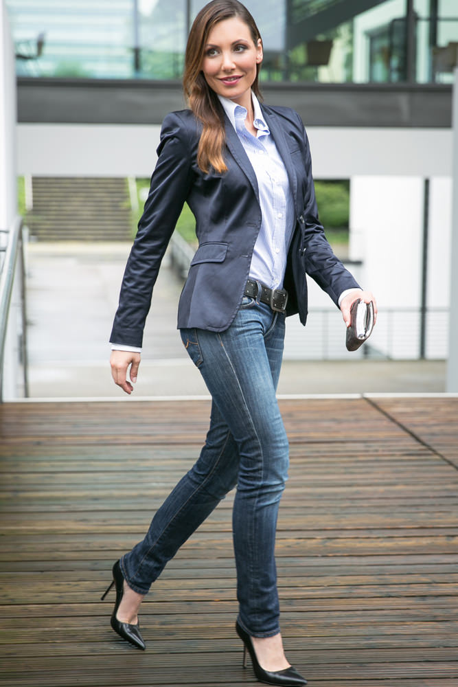 Model: Camilla 32548