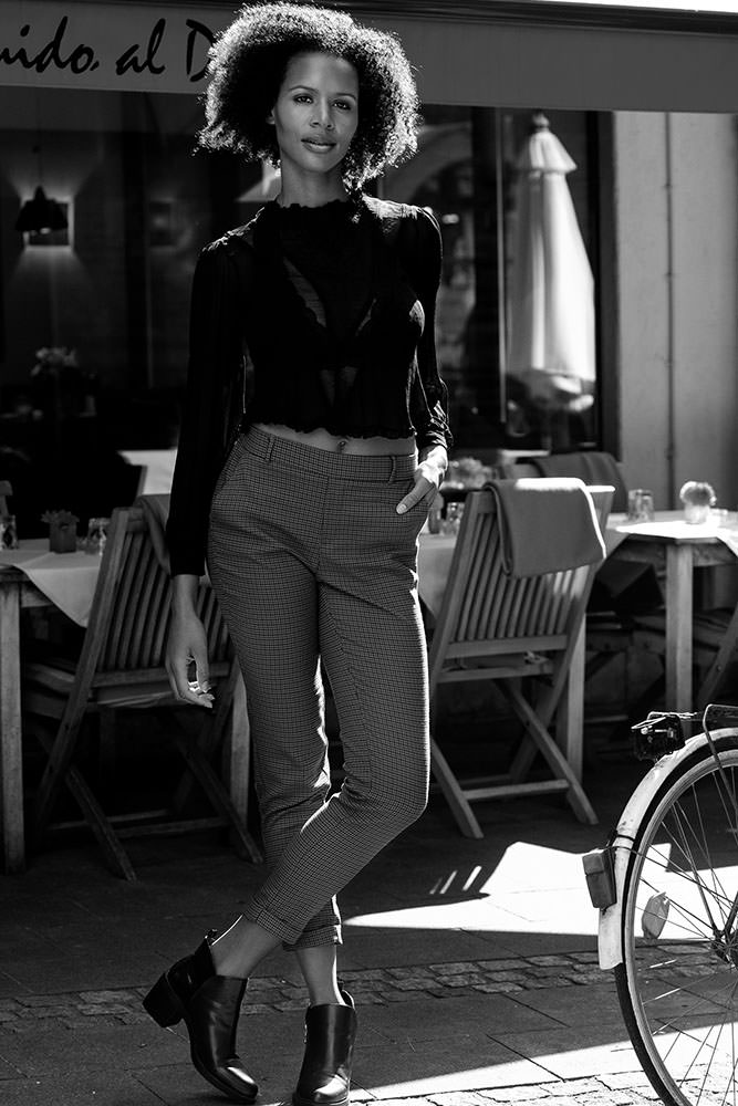 Model: Jacqueline 77277