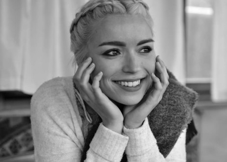 Model: Charleen 54303