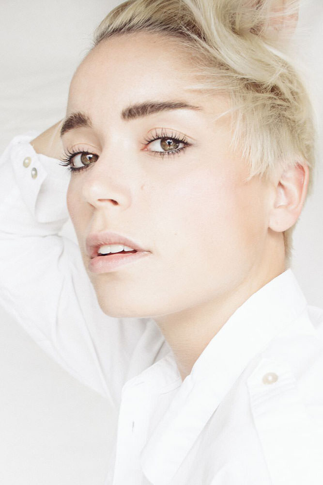 Model: Charleen 54308