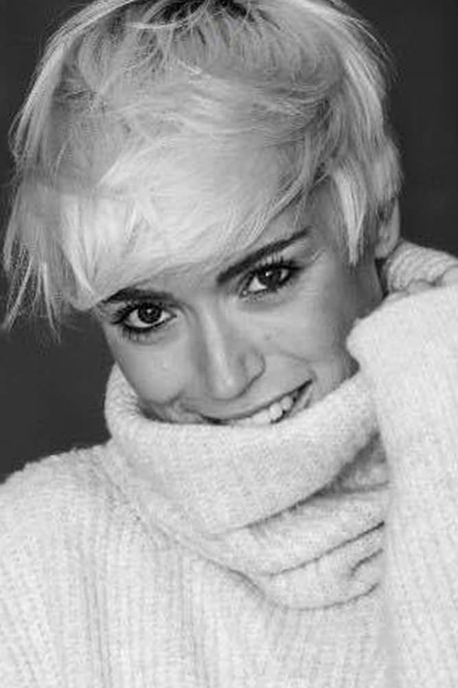 Model: Charleen 54324