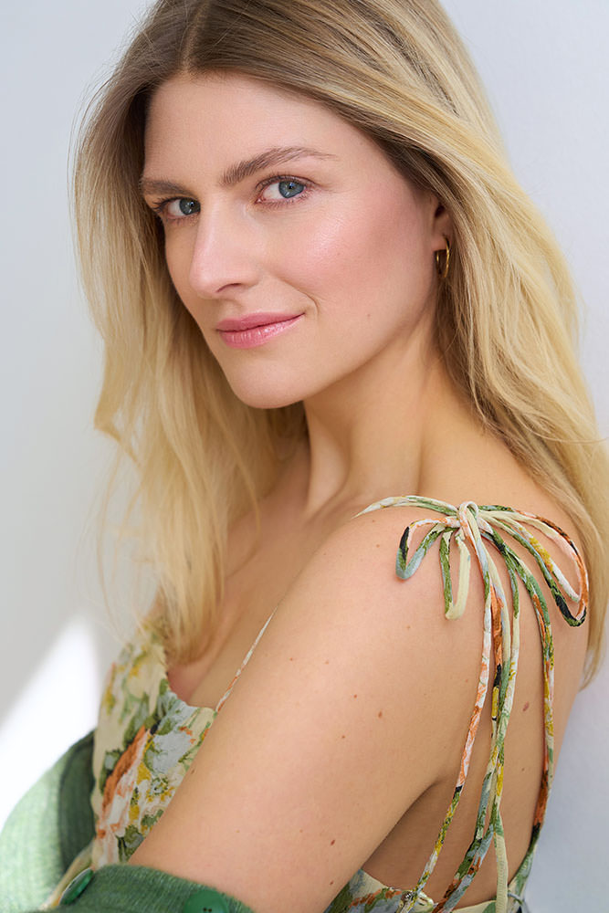 Model: Deborah 112318