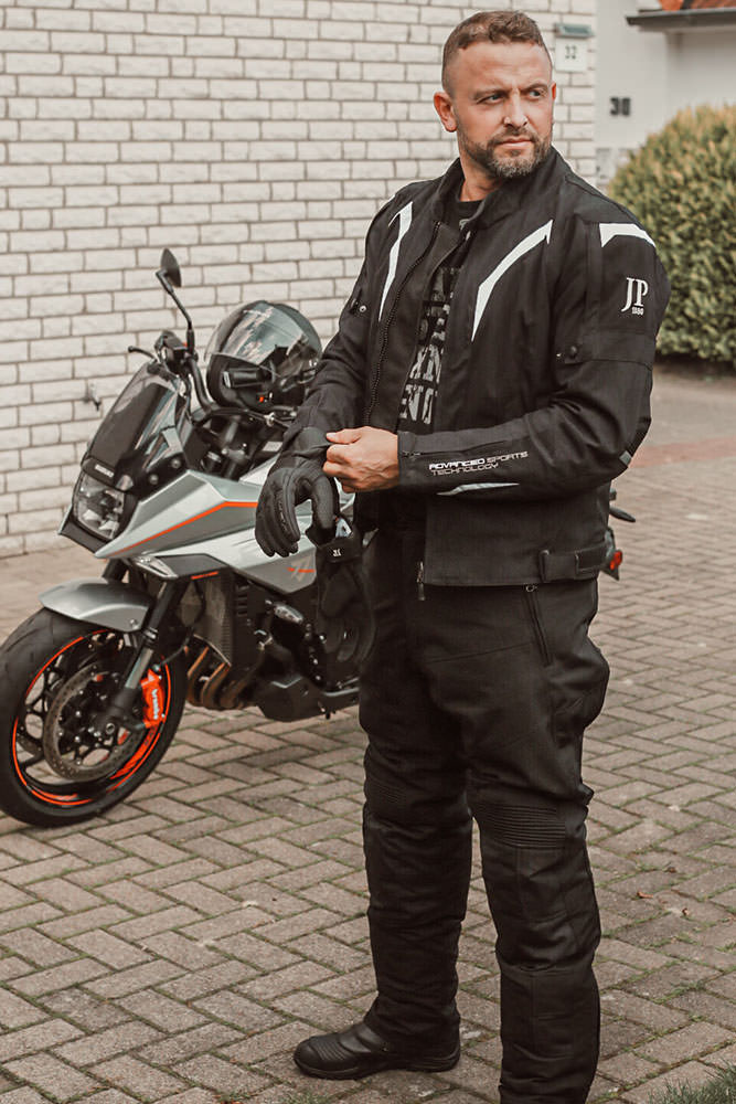 Model: George 101856