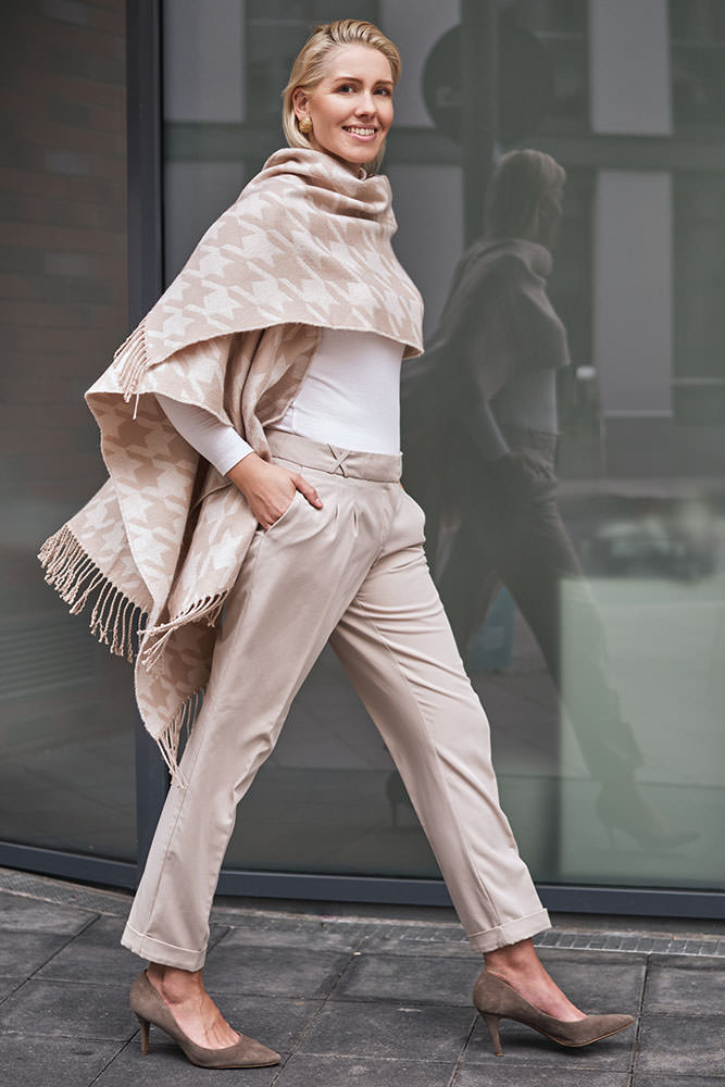 Model: Nadine 111098