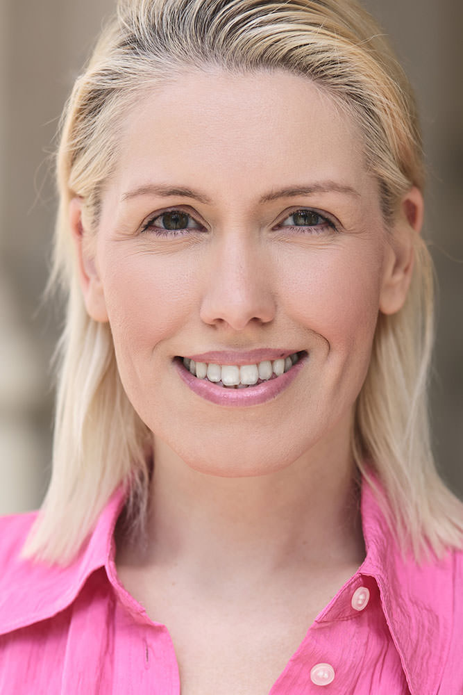 Model: Nadine 111100