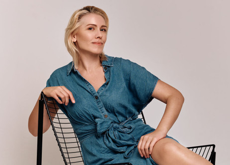 Model: Nadine 111104