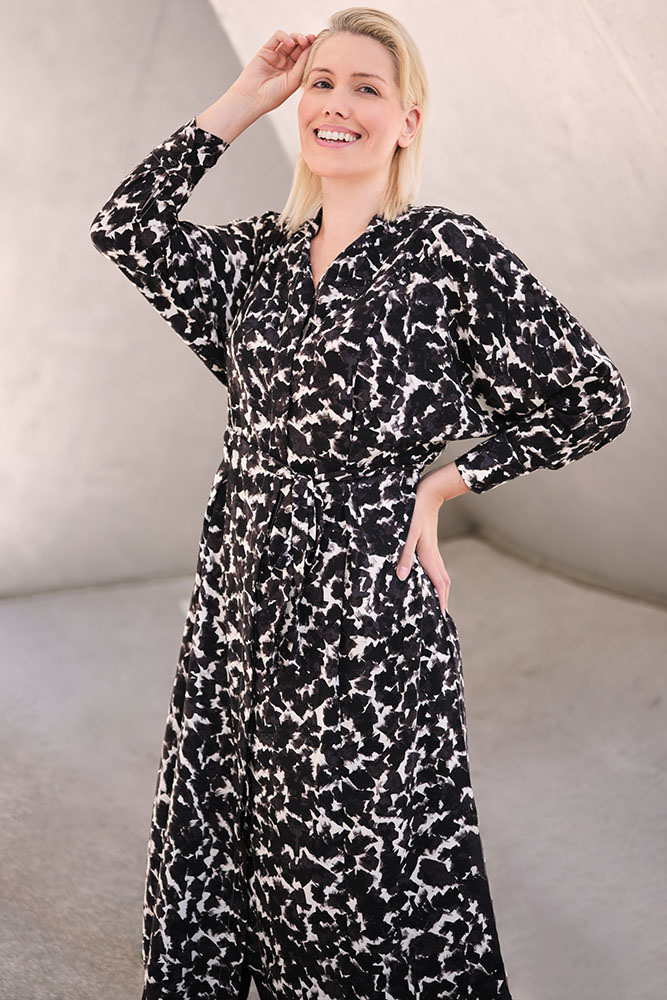 Model: Nadine 111105