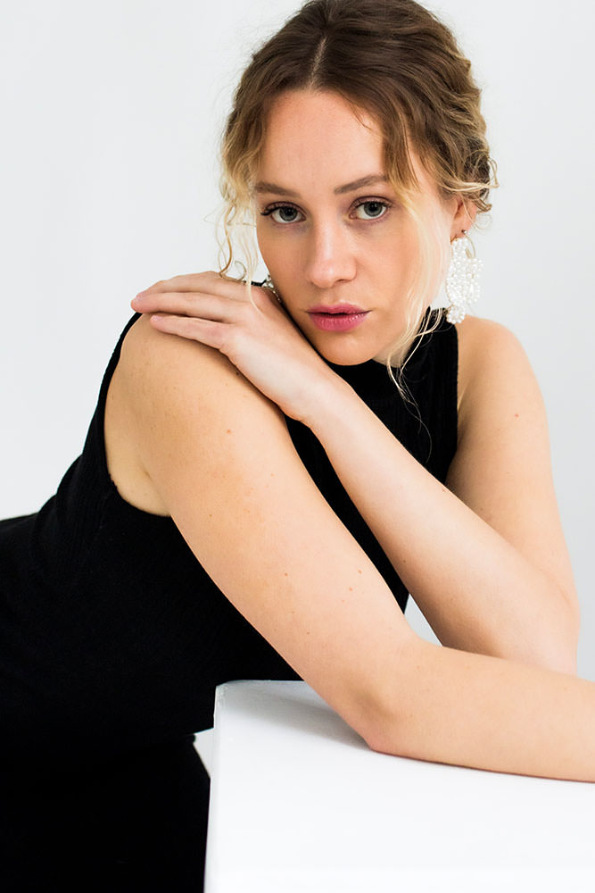Model: Laura Julie 99051