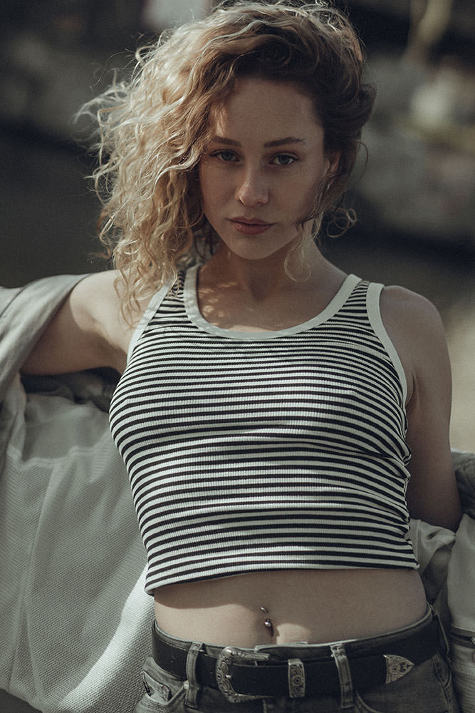 Model: Laura Julie 100868