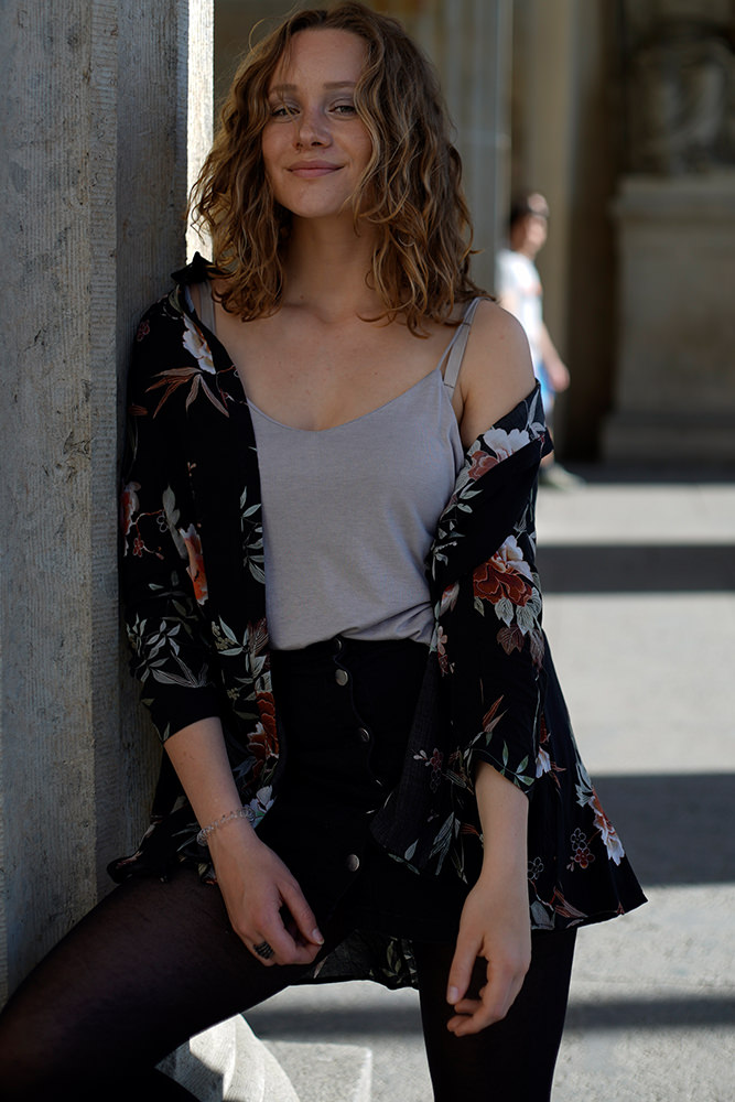 Model: Laura Julie 68844