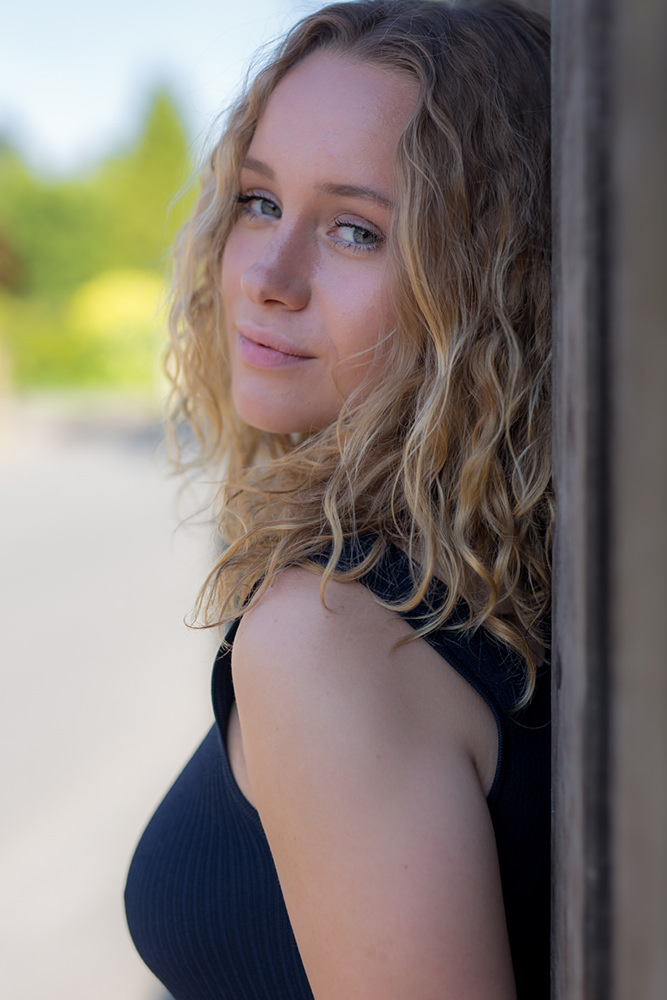 Model: Laura Julie 68859