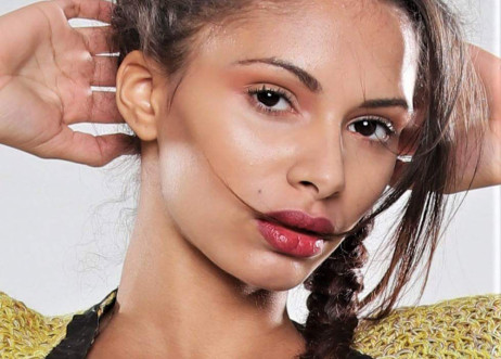 Model: Vanessa 61366