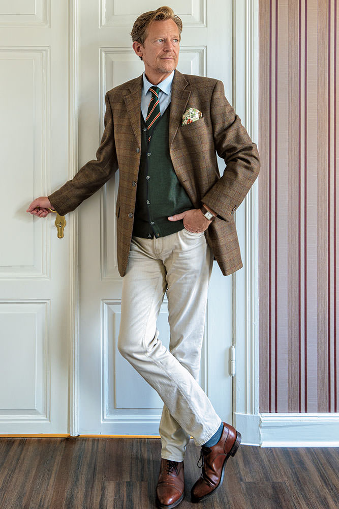 Model: Manfred 96698