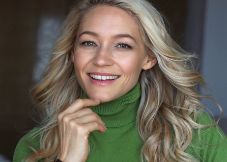 Model: Christine 59482