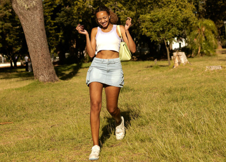 Model: Darleen 111806