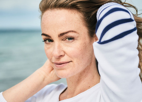 Model: Tina-Marie 72804