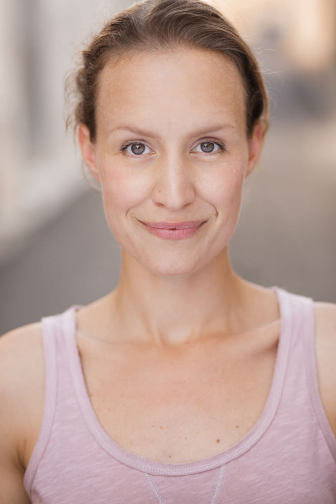 Model: Valerie 38176