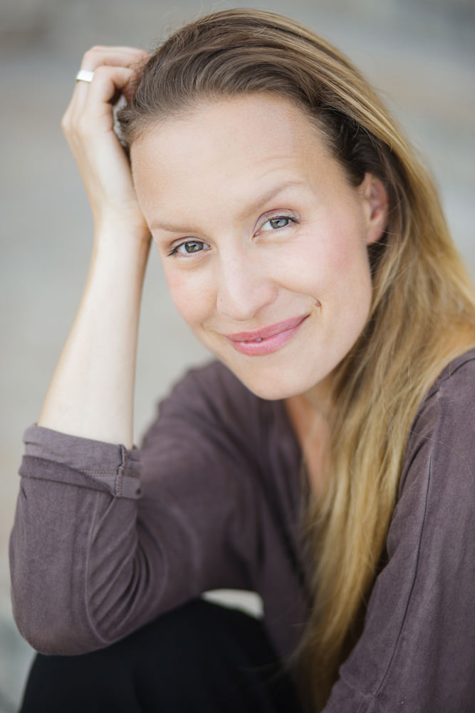 Model: Valerie 38183