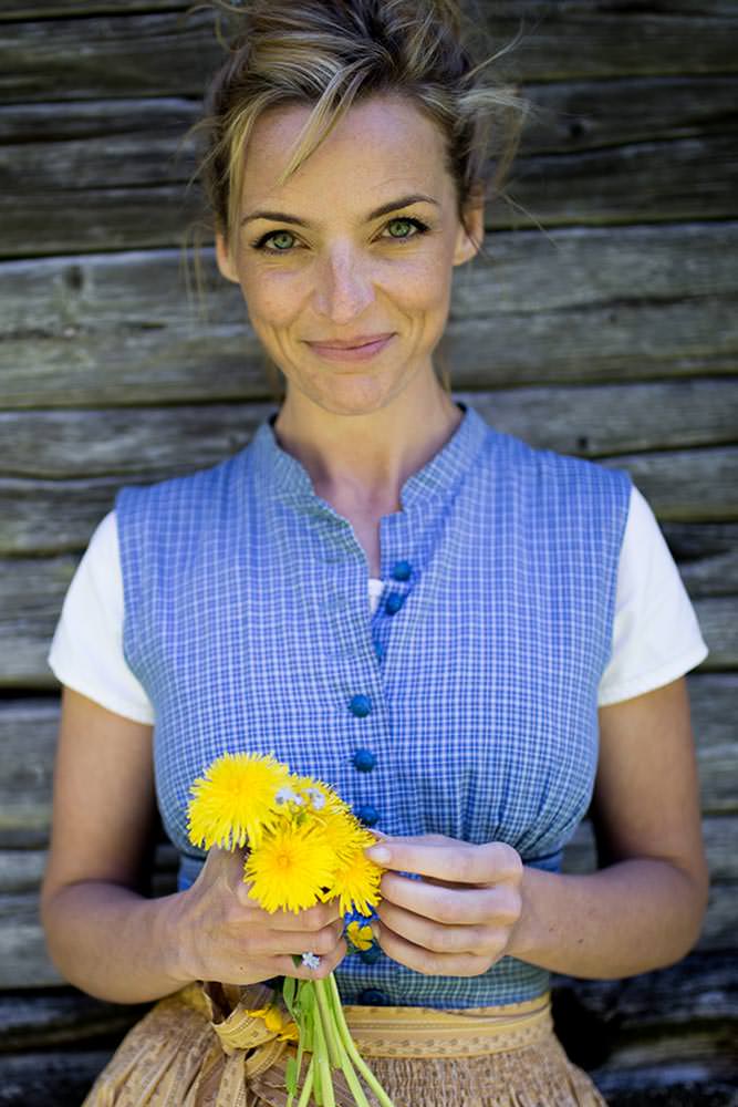 Model: Deborah 51151