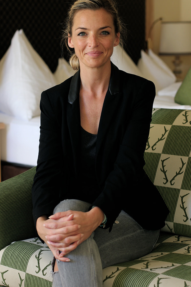 Model: Deborah 55357