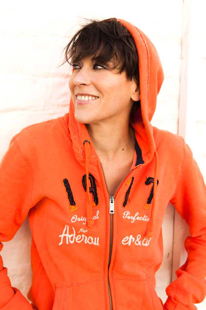 Model: Claudia 17527