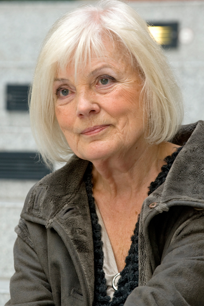 Model: Christine 7275