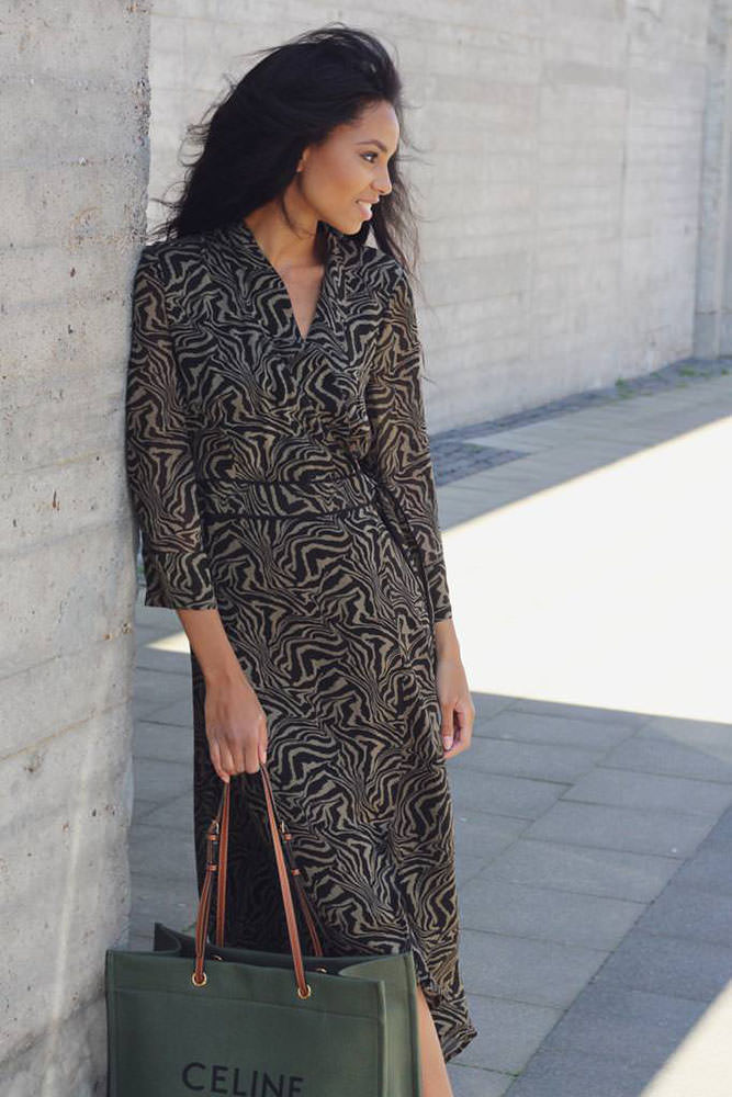 Model: Esther 102428