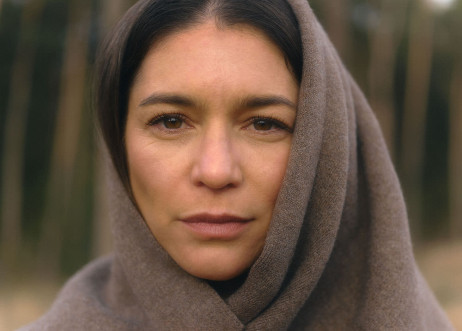 Model: Cathrin 111359