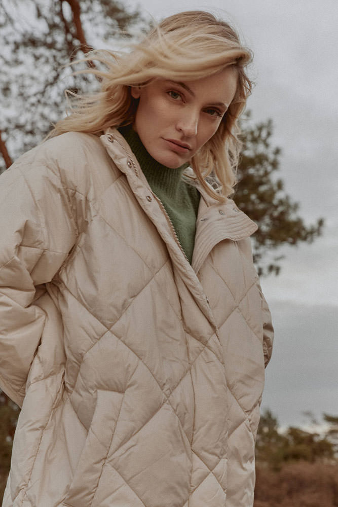 Model: Lovis Lena 98530
