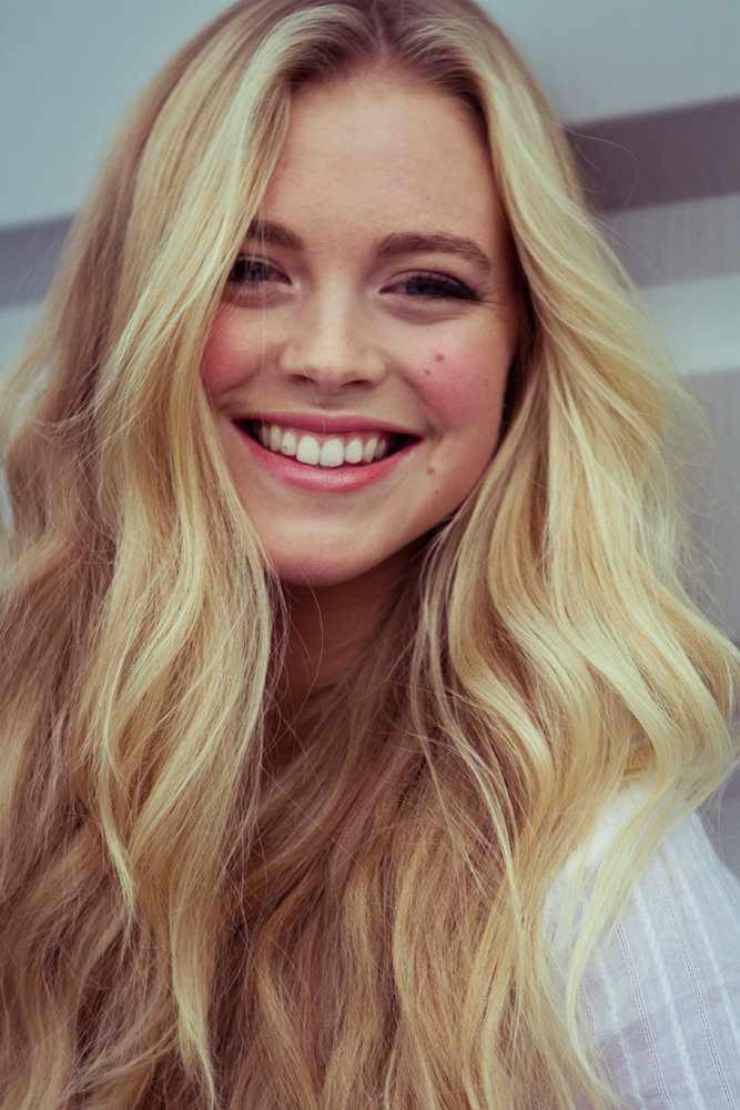 Model: Camilla 32166