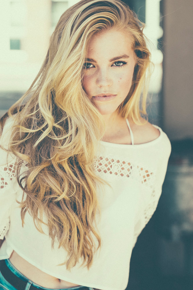 Model: Camilla 32170