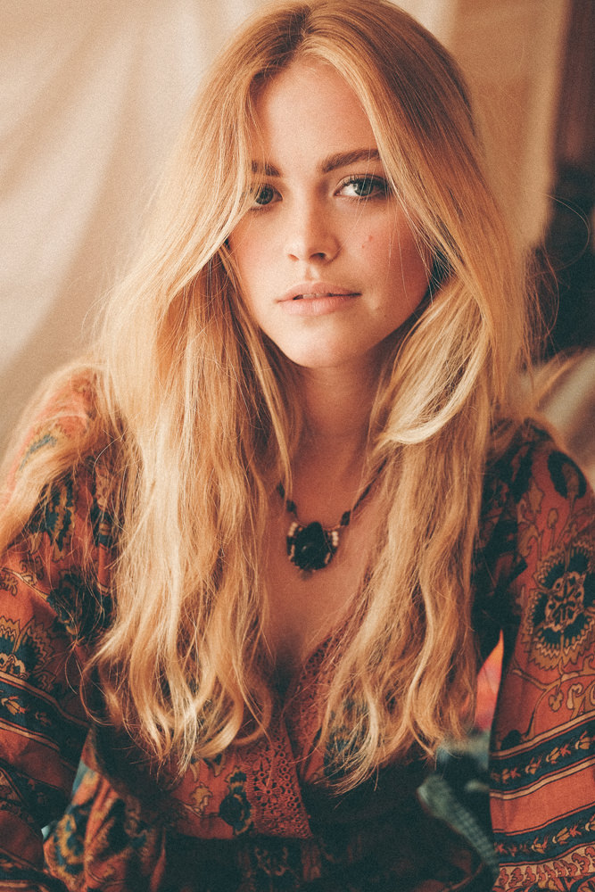 Model: Camilla 42032