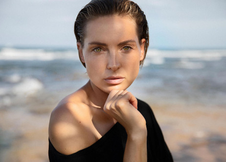 Model: Adrienne 93576