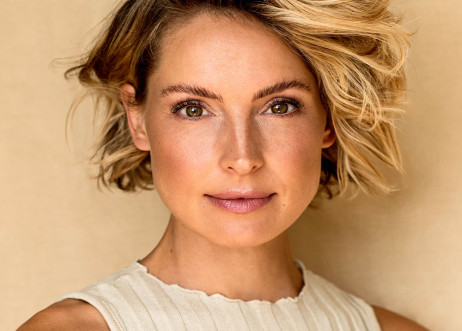 Model: Adrienne 97721