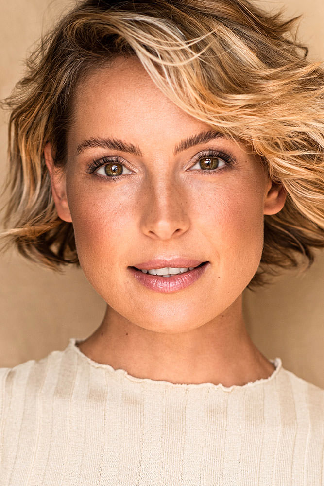 Model: Adrienne 97728