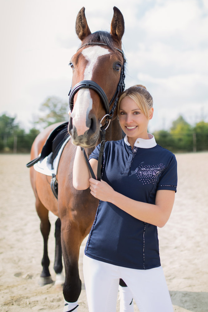 Model: Adrienne 49223