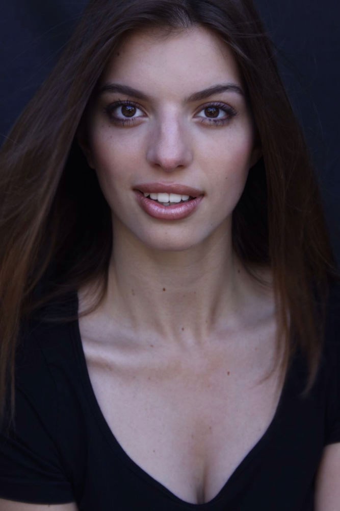 Model: Maxi Marie 42302