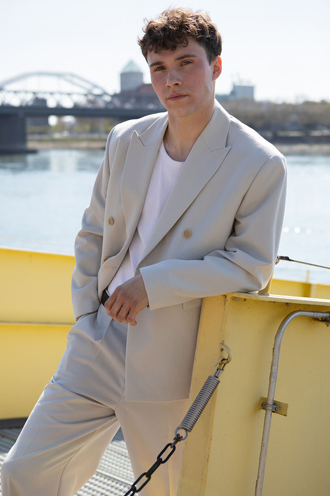 Model: Louis 116023