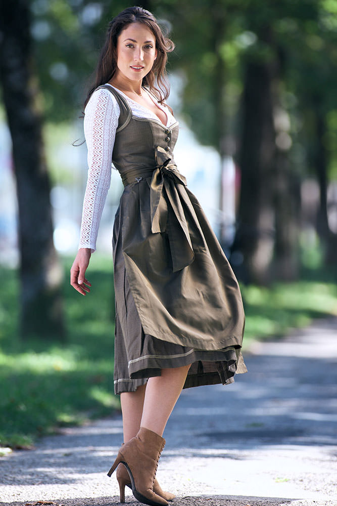 Model: Agathe 112025